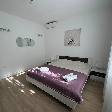Апартаменти Spacious Ita - Near Постіра